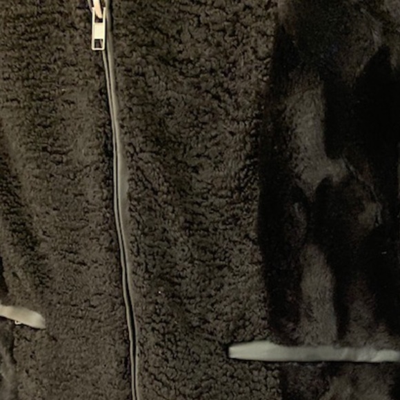 Faux fur black vest. L. - Picture 6 of 13